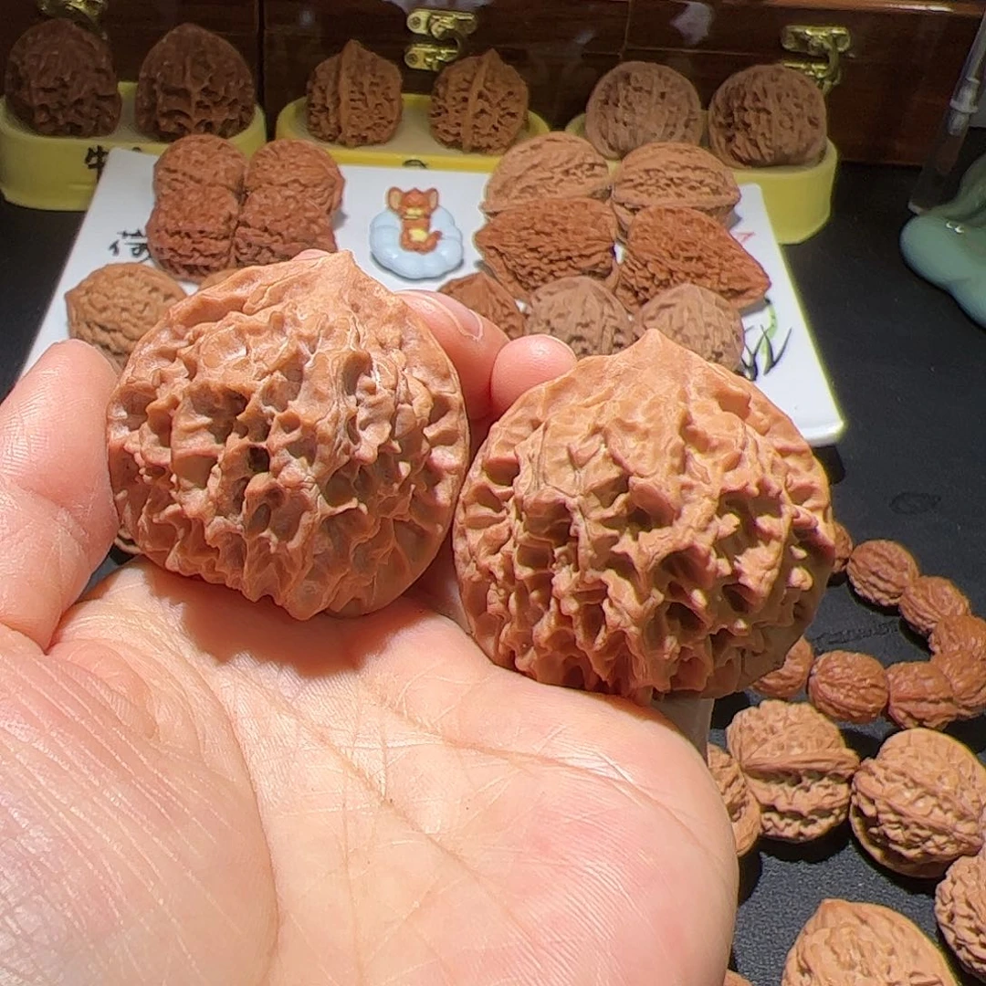 文玩核桃把件齐**名烛龙