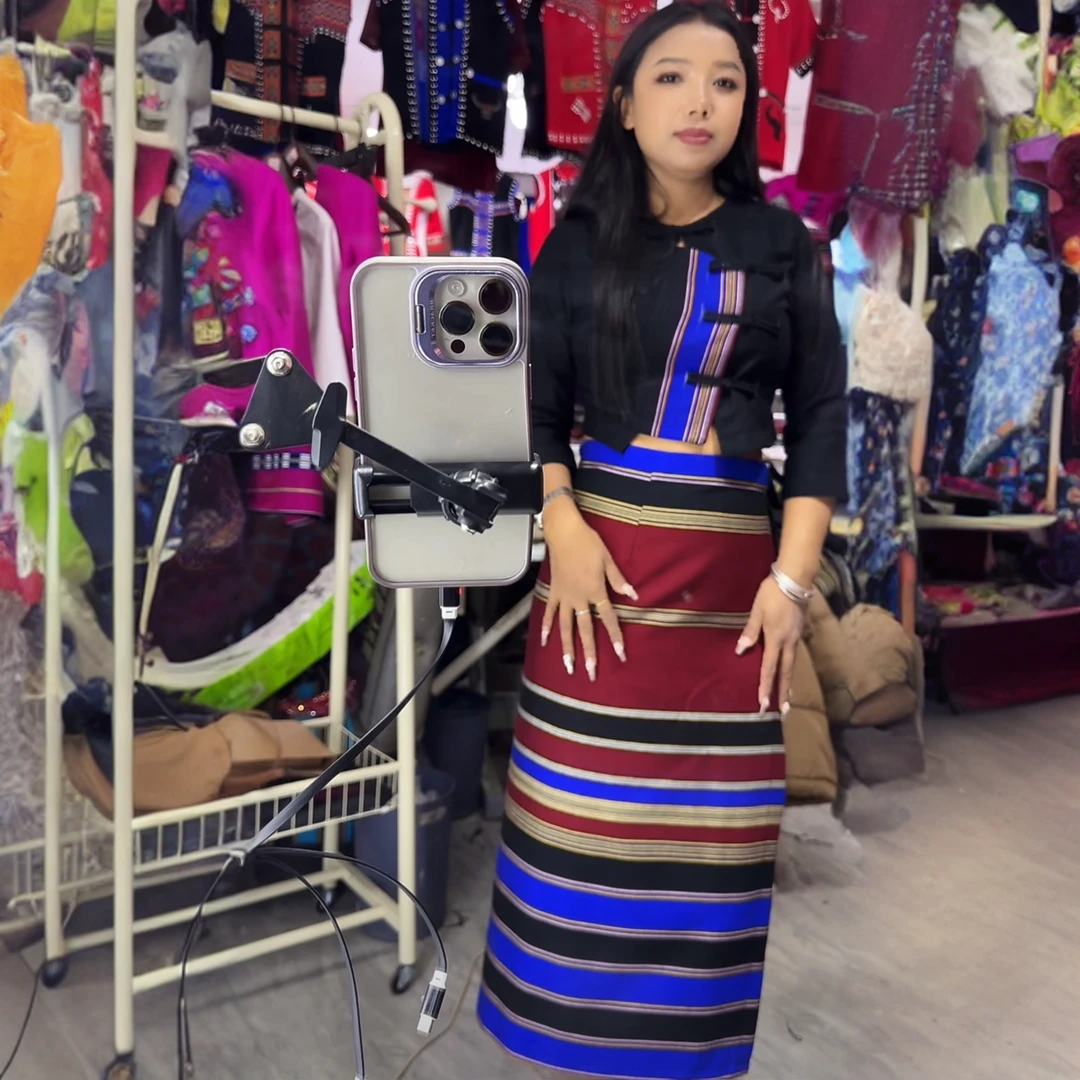 叶暖民族服装两件套