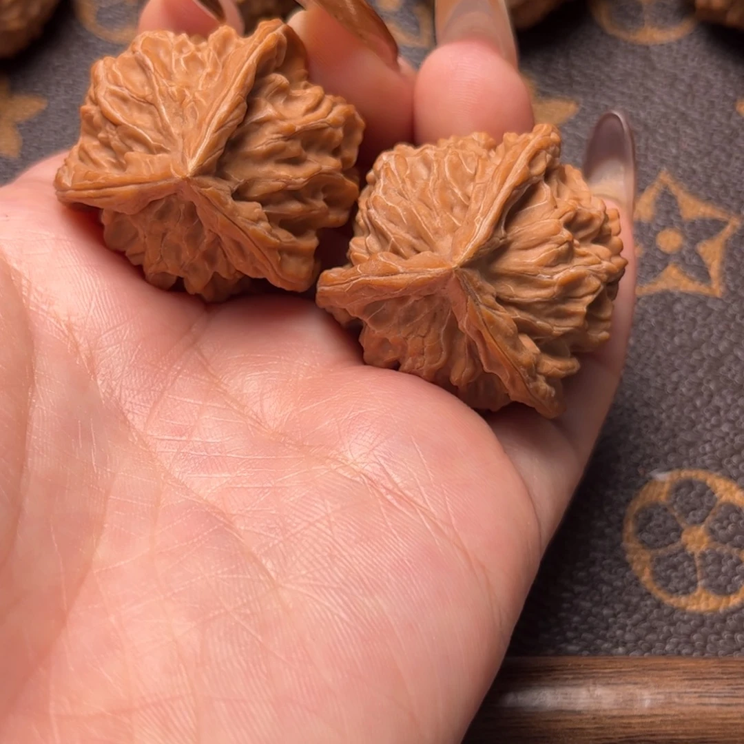 A***）文玩核桃把件盘山三棱36全