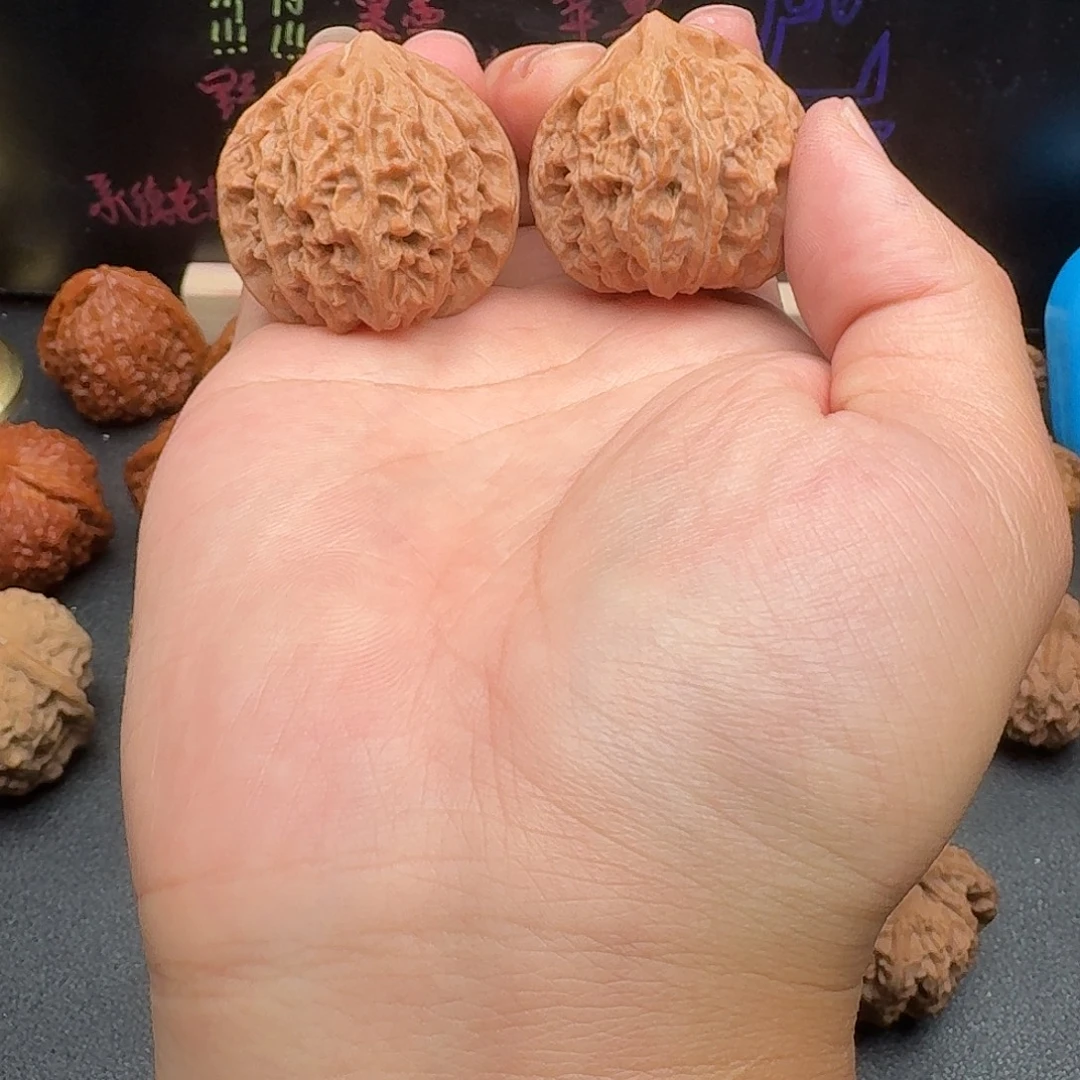 37全品野生红油皮文玩核桃