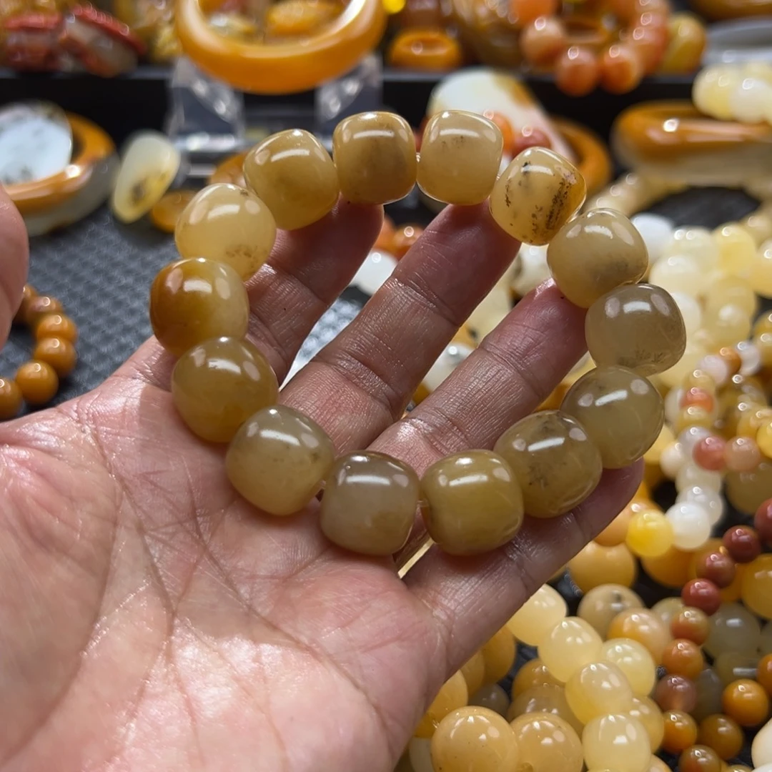 石英质玉未镶嵌颈饰