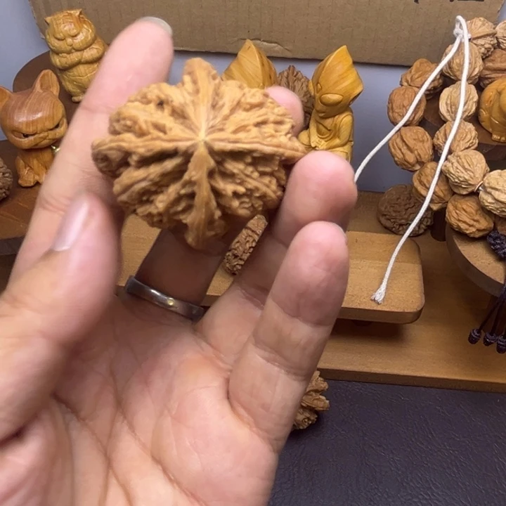 刚***好桃核吊坠粗筋四棱 有黄天残