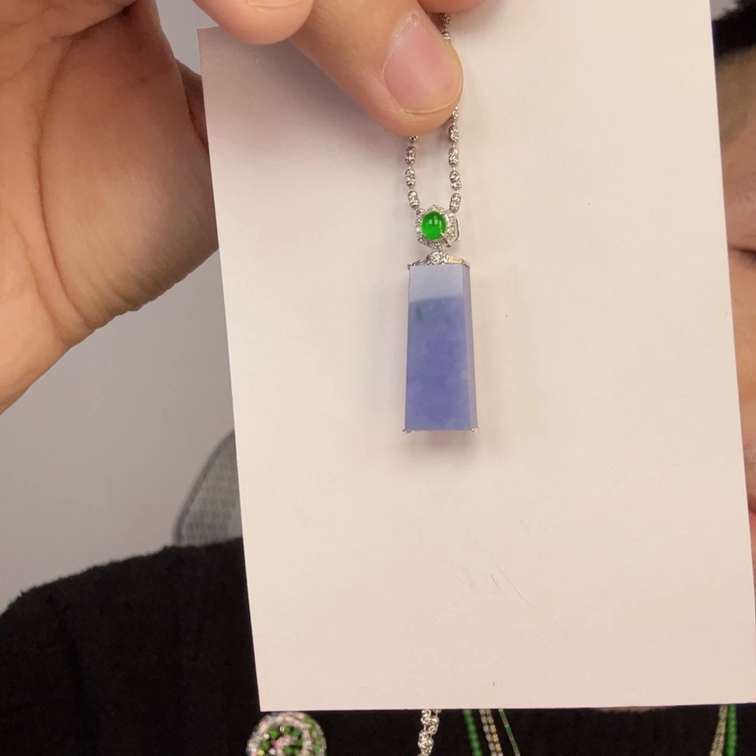 ****瘦翡翠18K金镶嵌颈饰一件