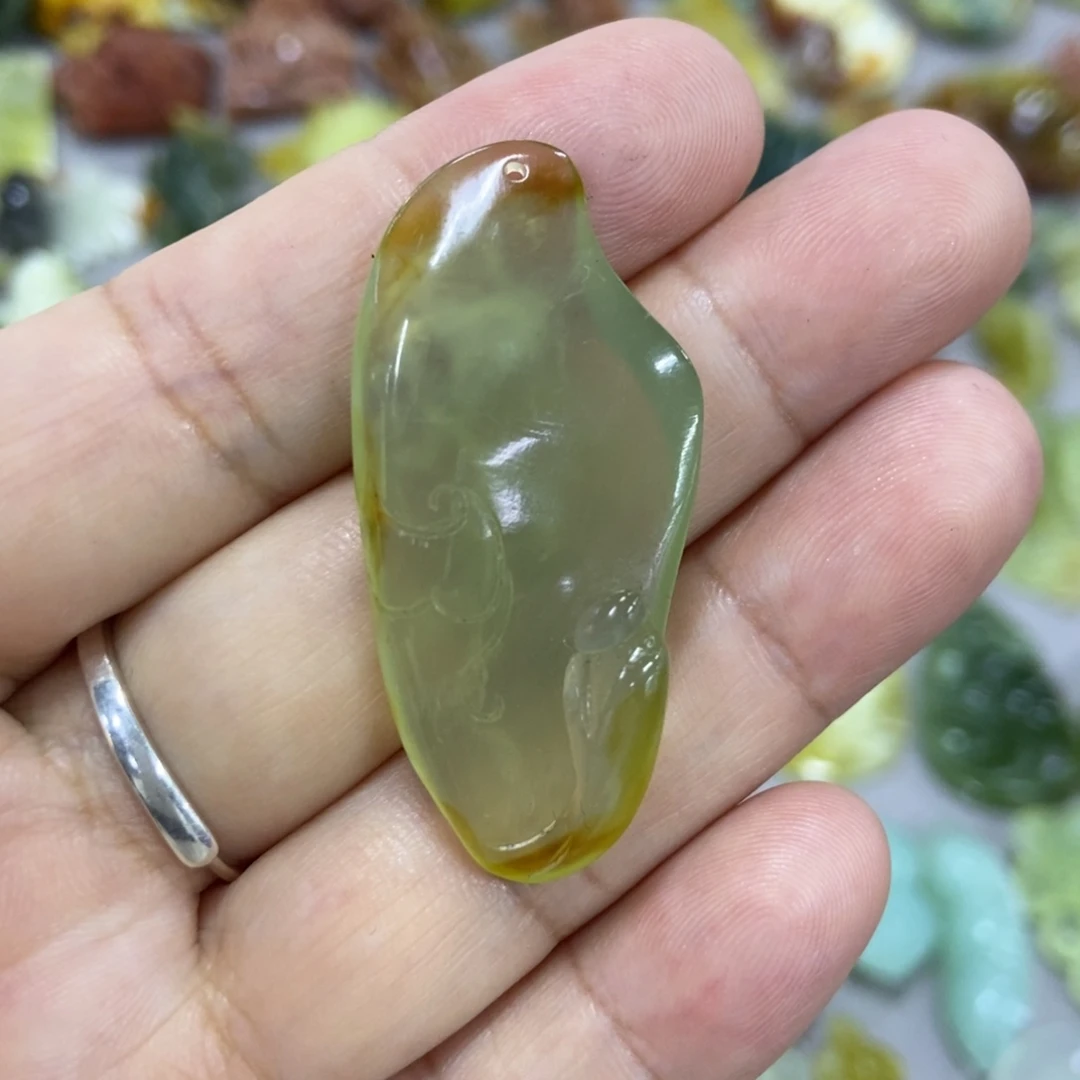 未镶嵌蛇纹石玉挂件