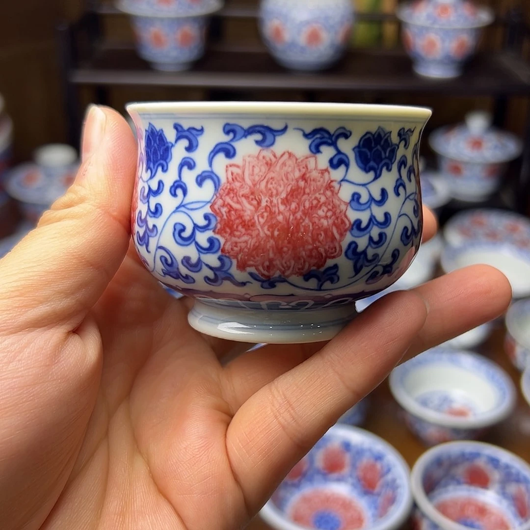 青花釉里红炉式杯活动款