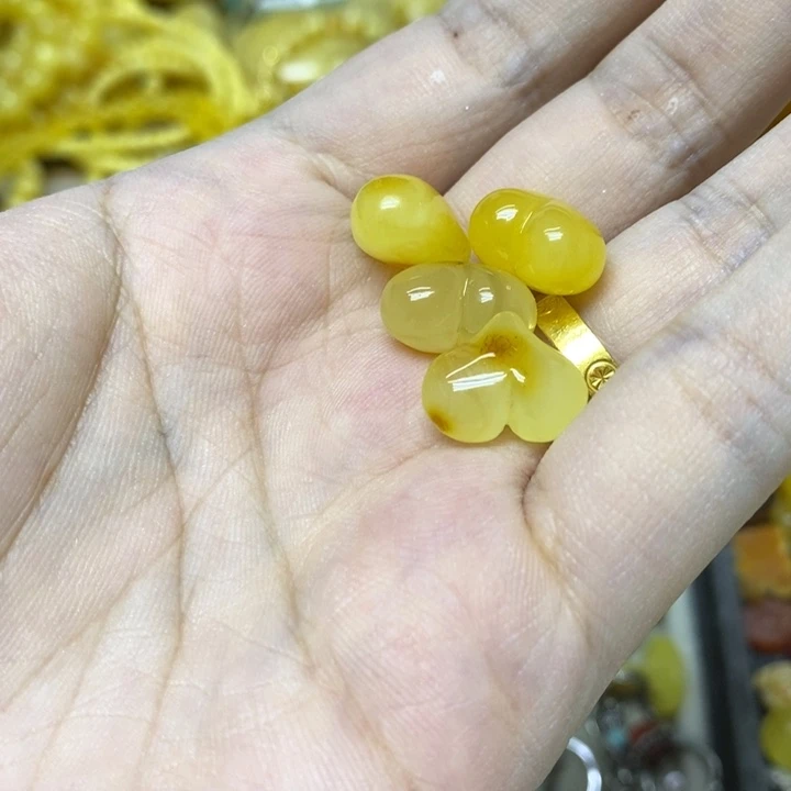 蜜蜡未镶嵌裸石多样性发货其一