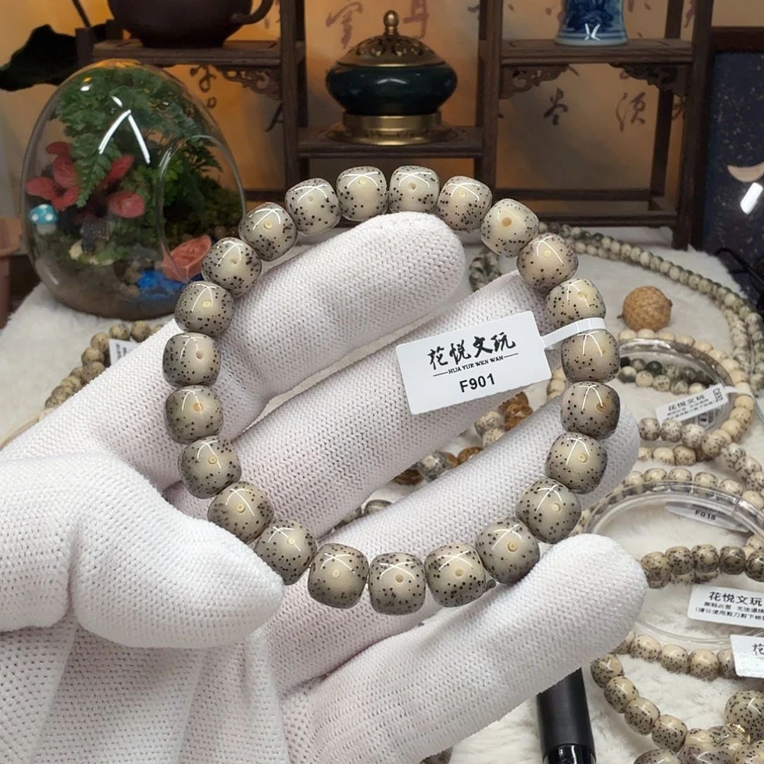 星月菩提吊坠10x9 糯冰月留白果冻F901