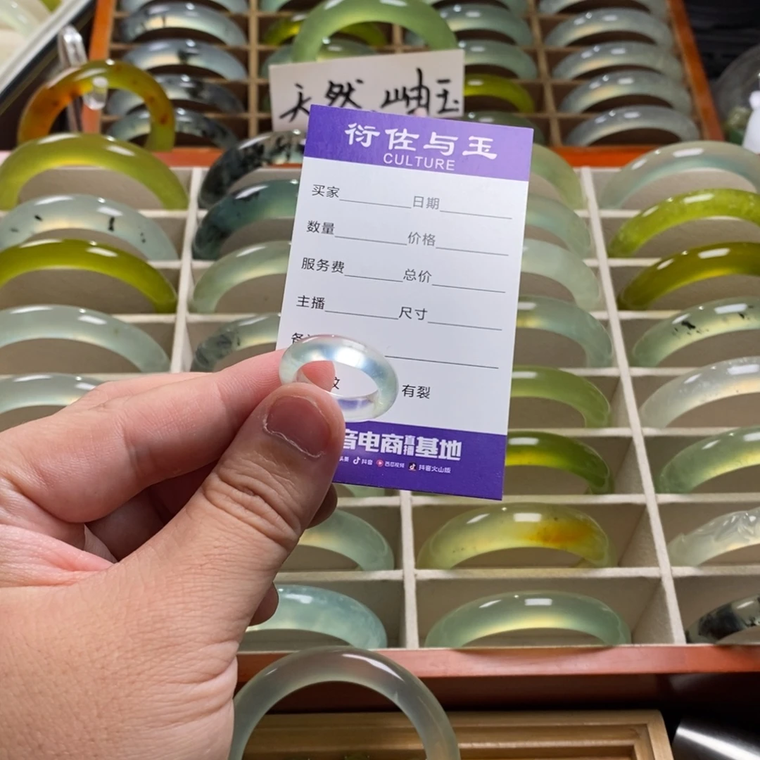 浅***蛇纹石玉未镶嵌戒指