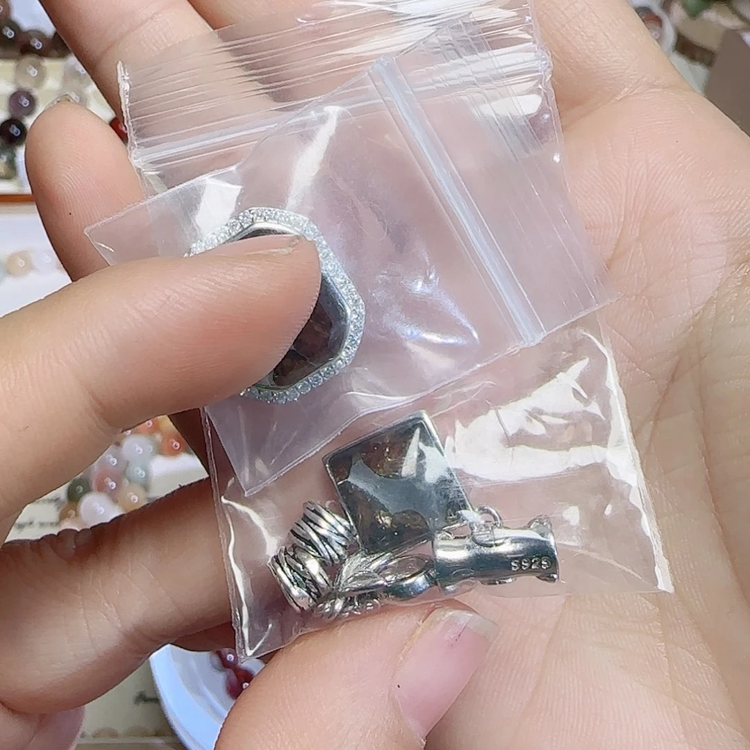 水晶手串未镶嵌心***?配饰