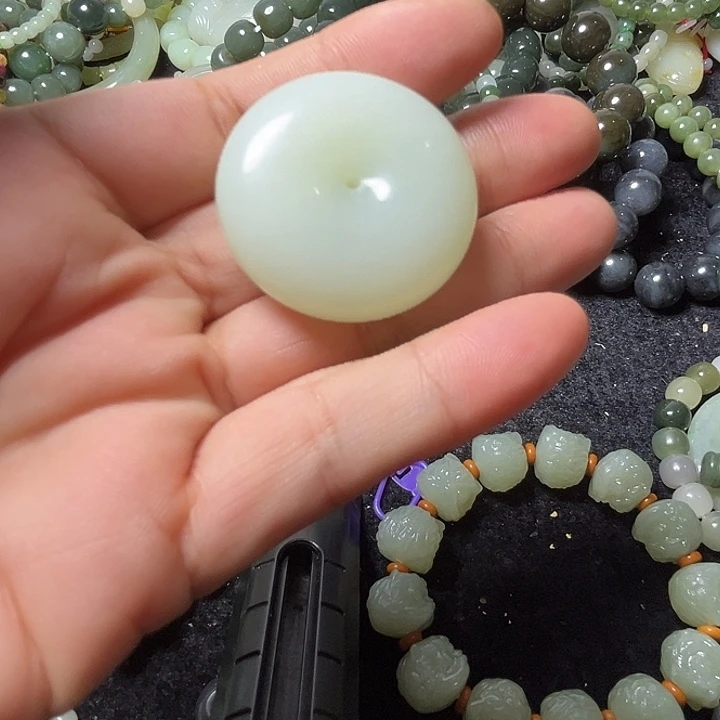 和田玉未镶嵌手串