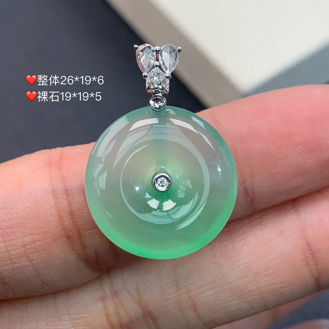 新品推荐·18K金高冰冰绿飘花平安扣缅A翡翠玉石吊坠气质半山水