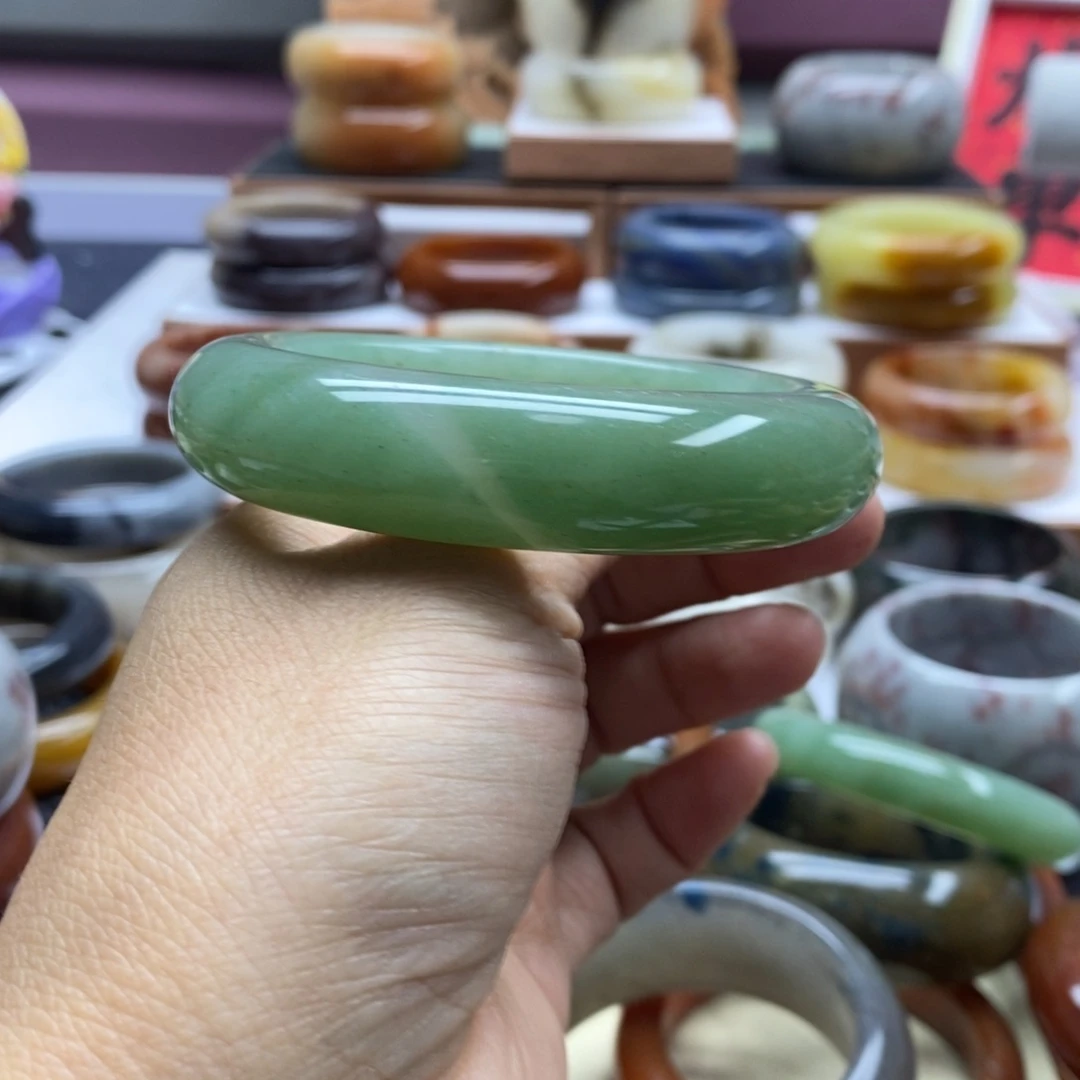 石英质玉手镯未镶嵌小*姐