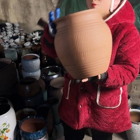 口25高30瑕疵底部鼓包。