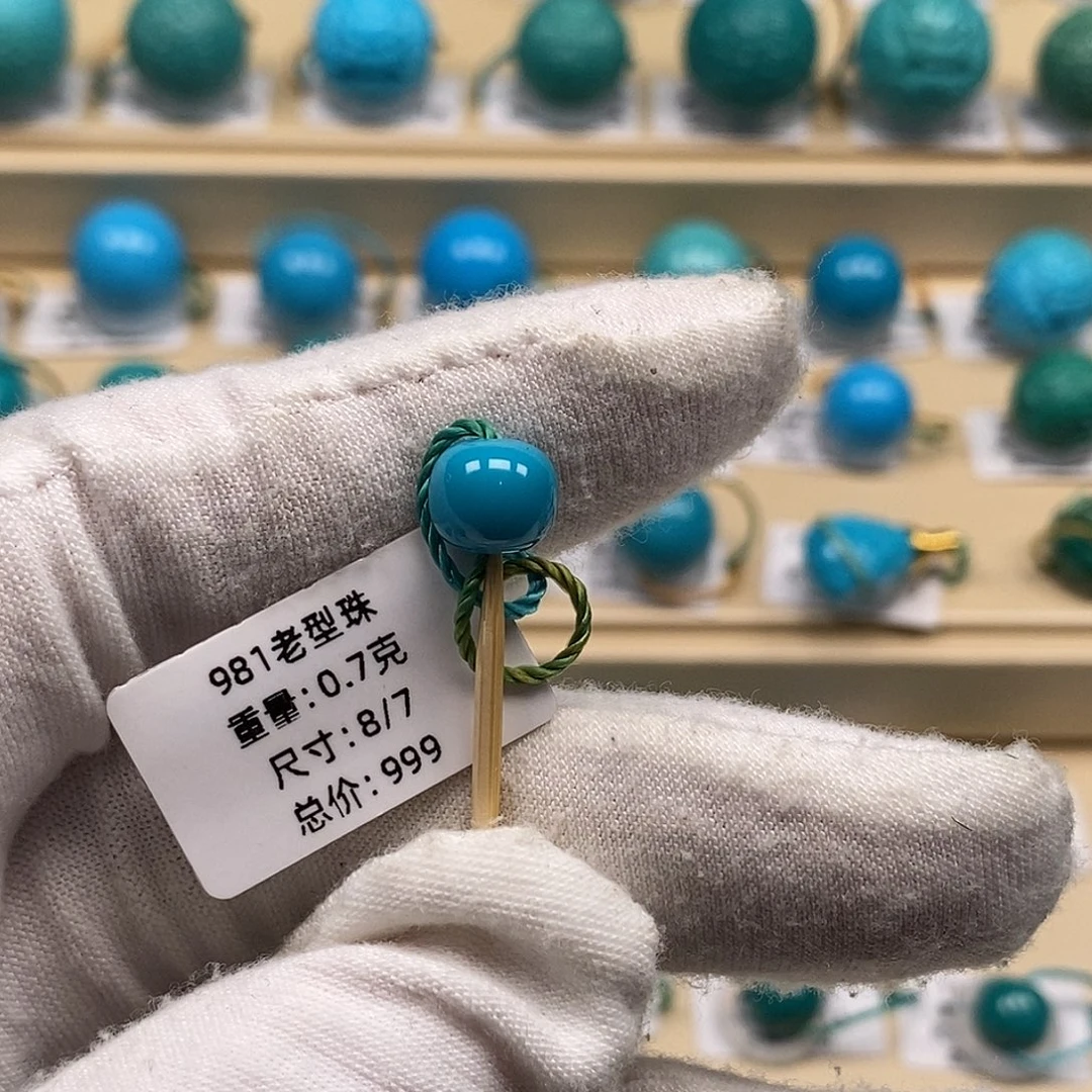 悲***魂绿松石未镶嵌绿松石高瓷小配饰