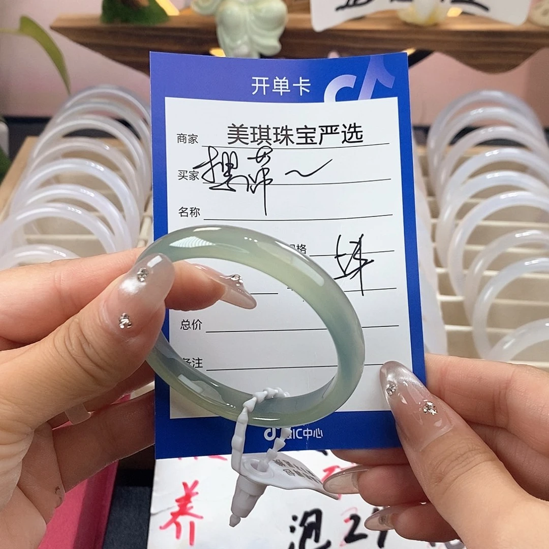 玛瑙/玉髓手镯未镶嵌