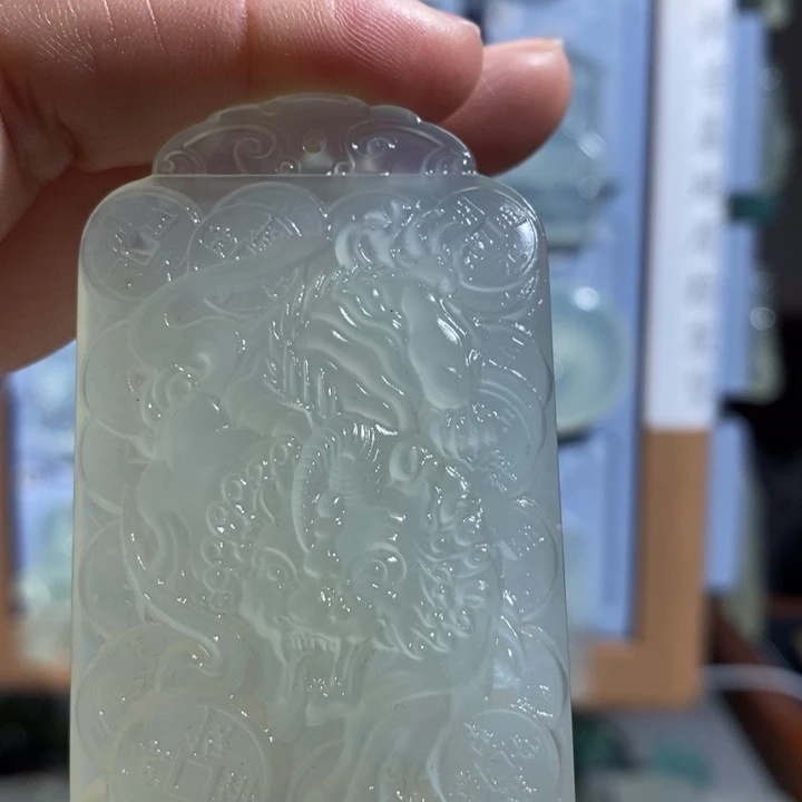 岫玉未镶嵌颈饰吊坠