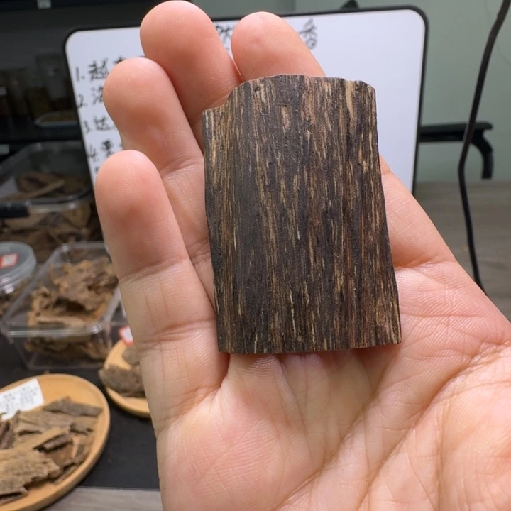 文莱树心牌子3.9克。