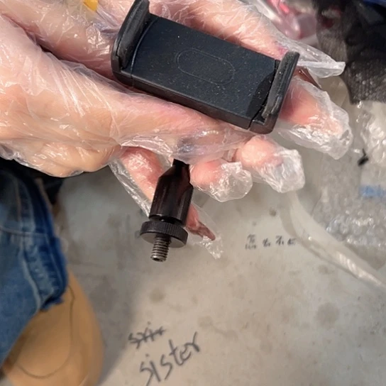 微瑕手机支架8毫米。