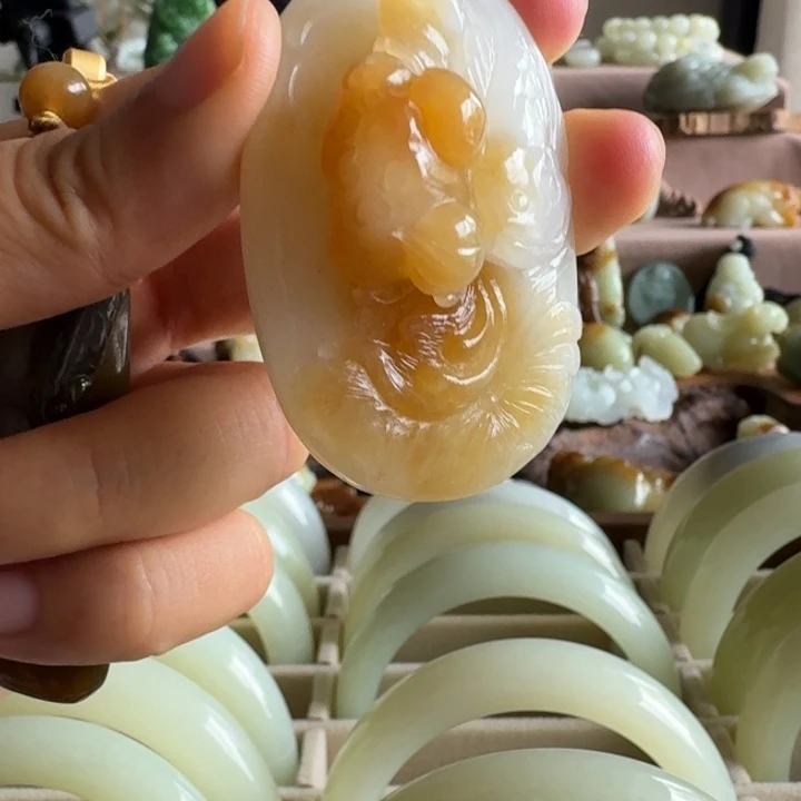 和田玉（糖玉）未镶嵌颈饰