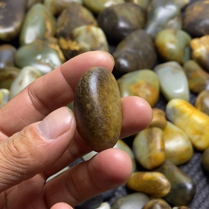 浅***蓝未镶嵌和田玉（糖玉）珠宝奇石