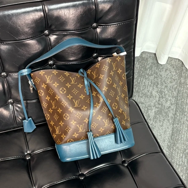 95新 LouisVuitton/路易威登 蓝色拼老花水桶单肩包jx