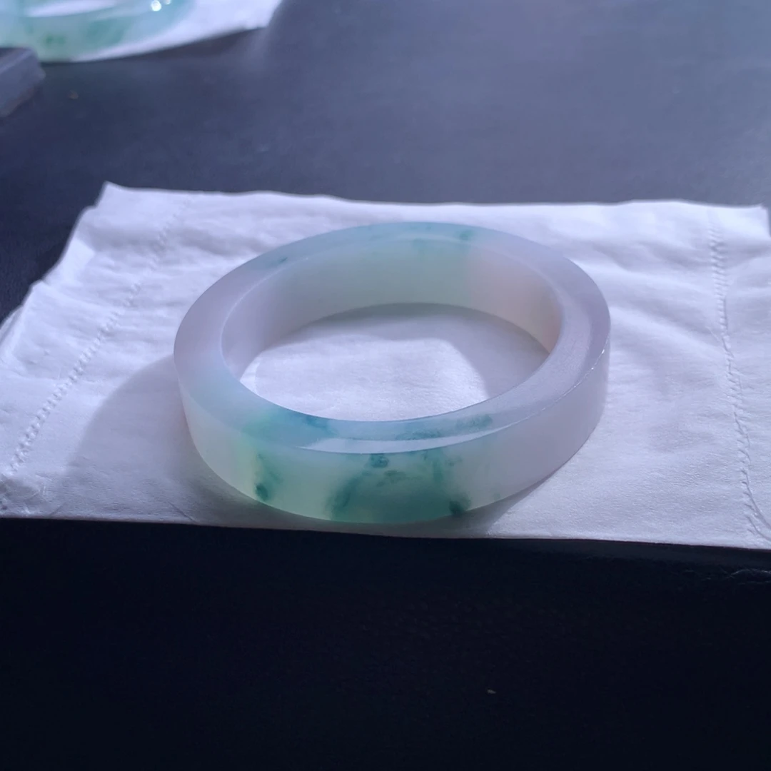 未镶嵌翡翠手镯定制翡翠