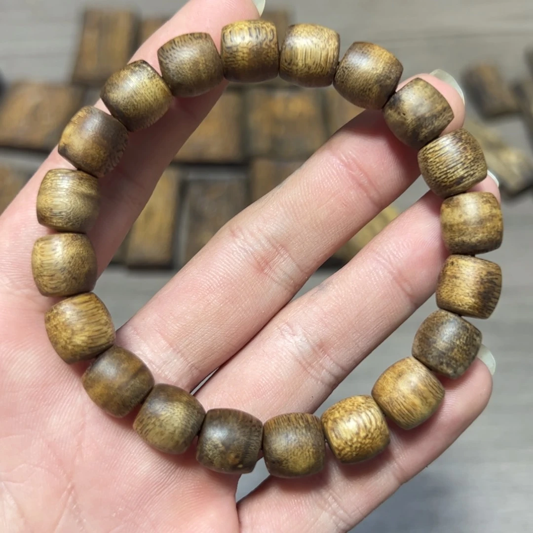 沉香木手串0.9白棋鼓珠7克