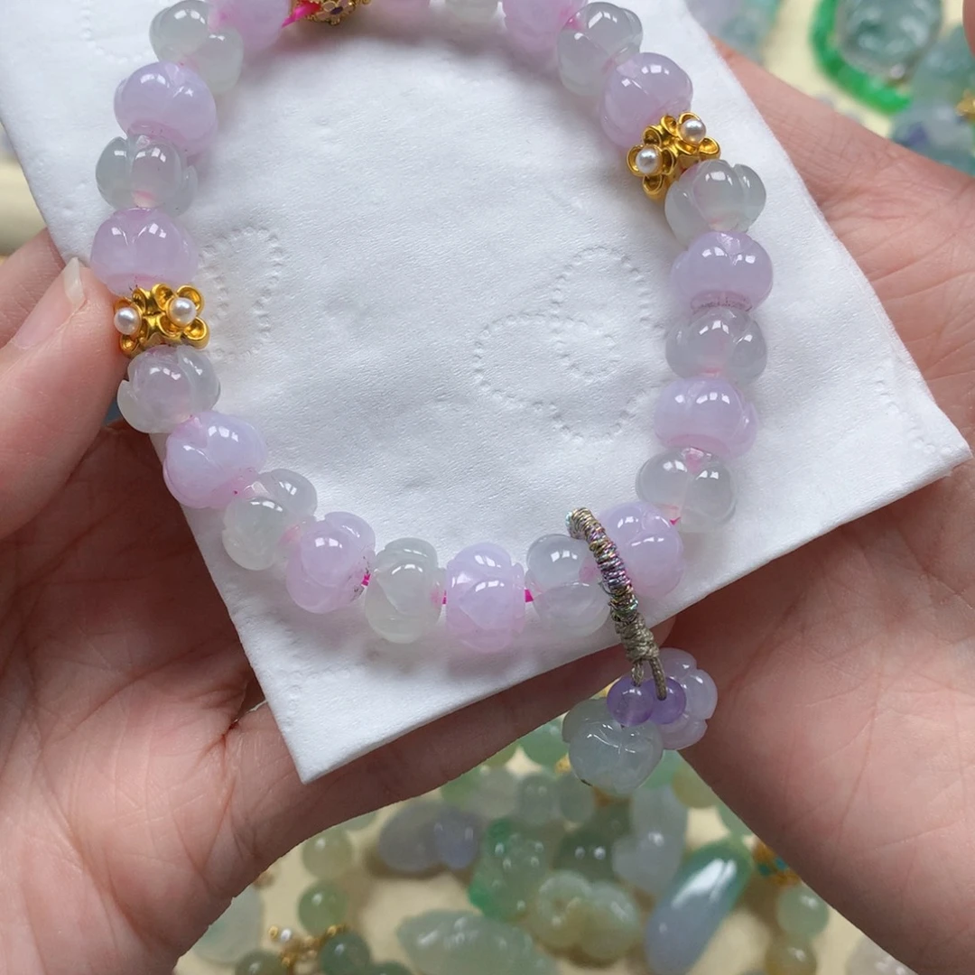 翡翠未镶嵌颈饰是