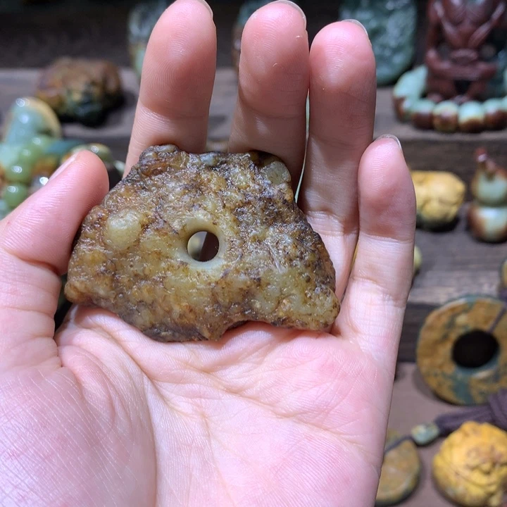 未镶嵌岫岩河磨玉(透闪石质玉)挂件