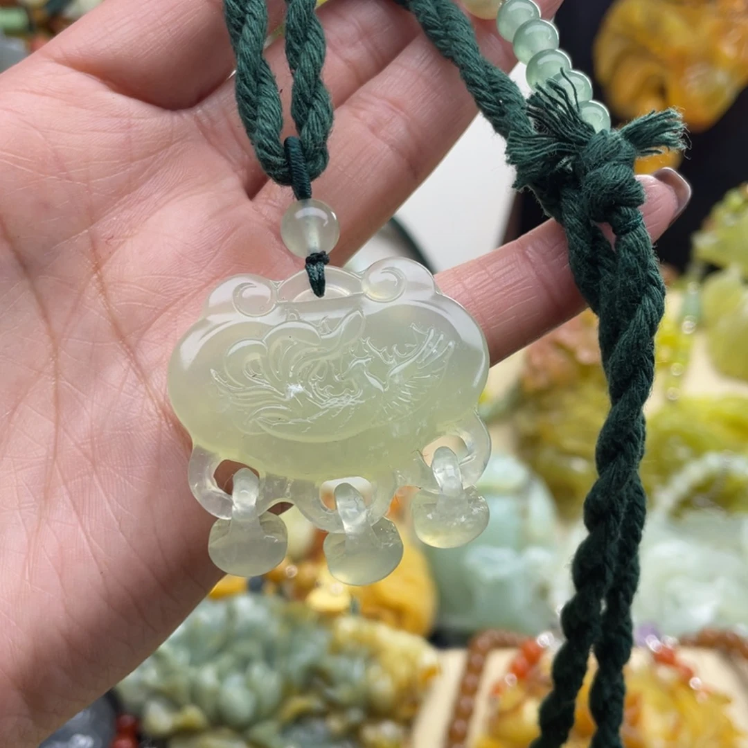 未镶嵌蛇纹石玉颈饰