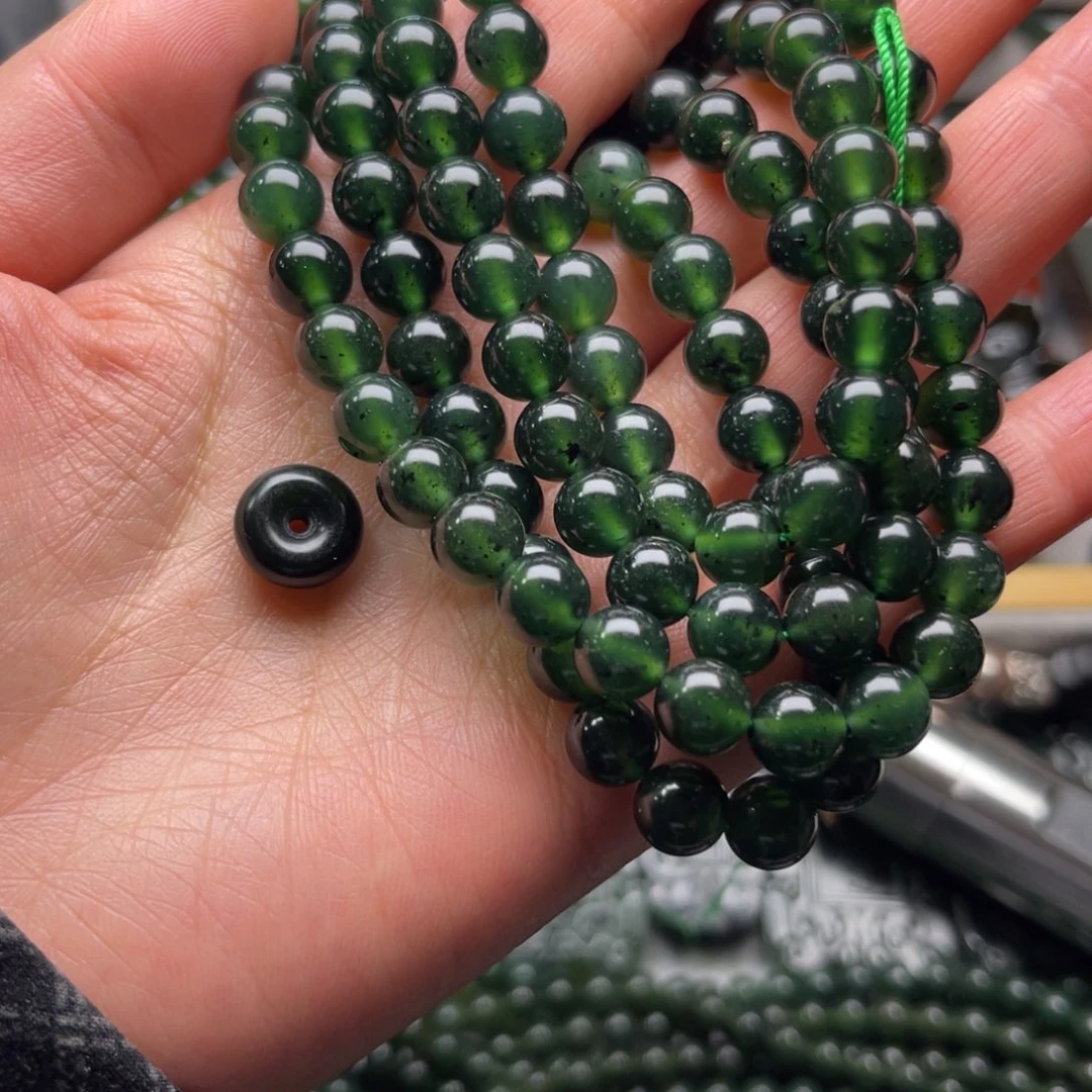 皆***缘蛇纹石玉未镶嵌颈饰