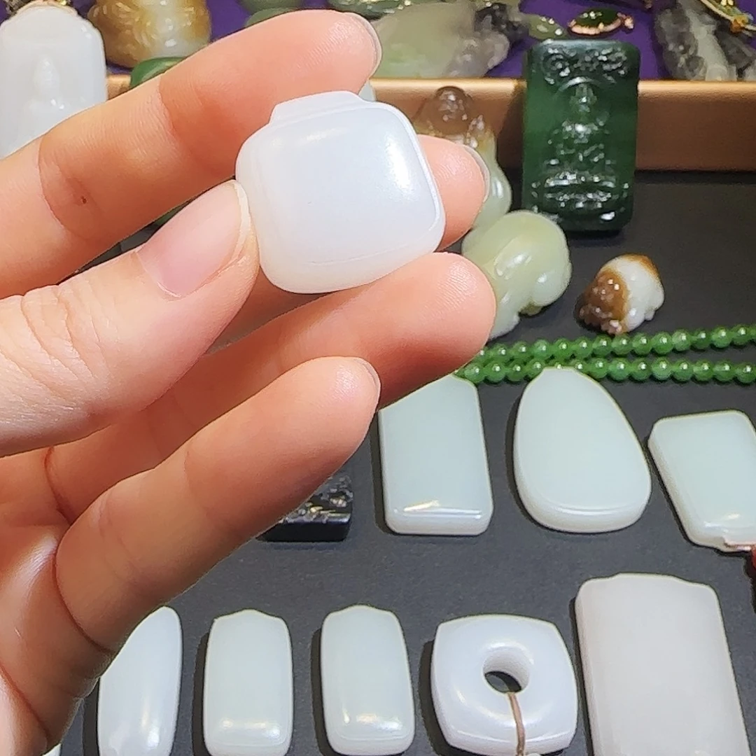 和田玉未镶嵌颈饰