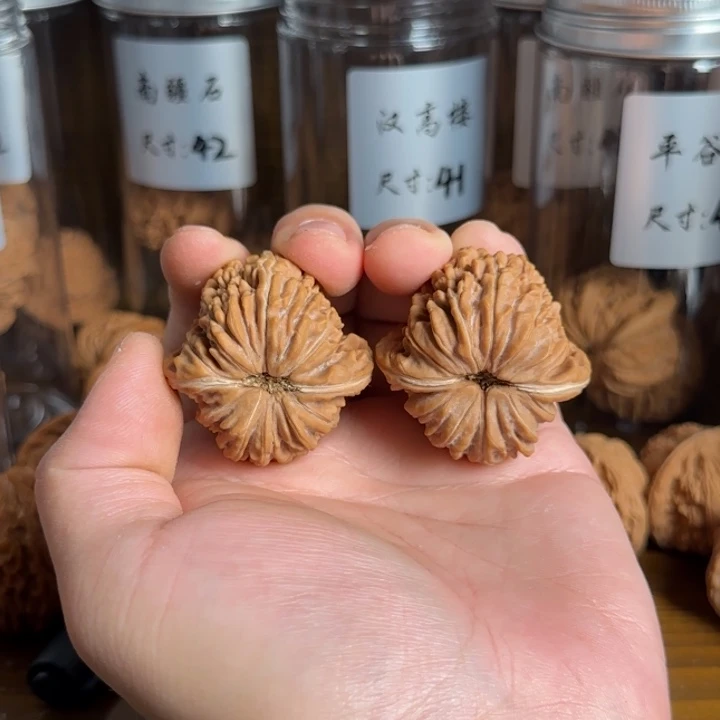 查***爵文玩核桃把件汉高楼全品无修