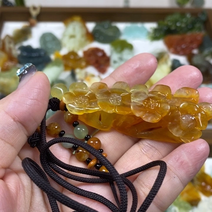 未镶嵌蛇纹石玉吊坠穿****期