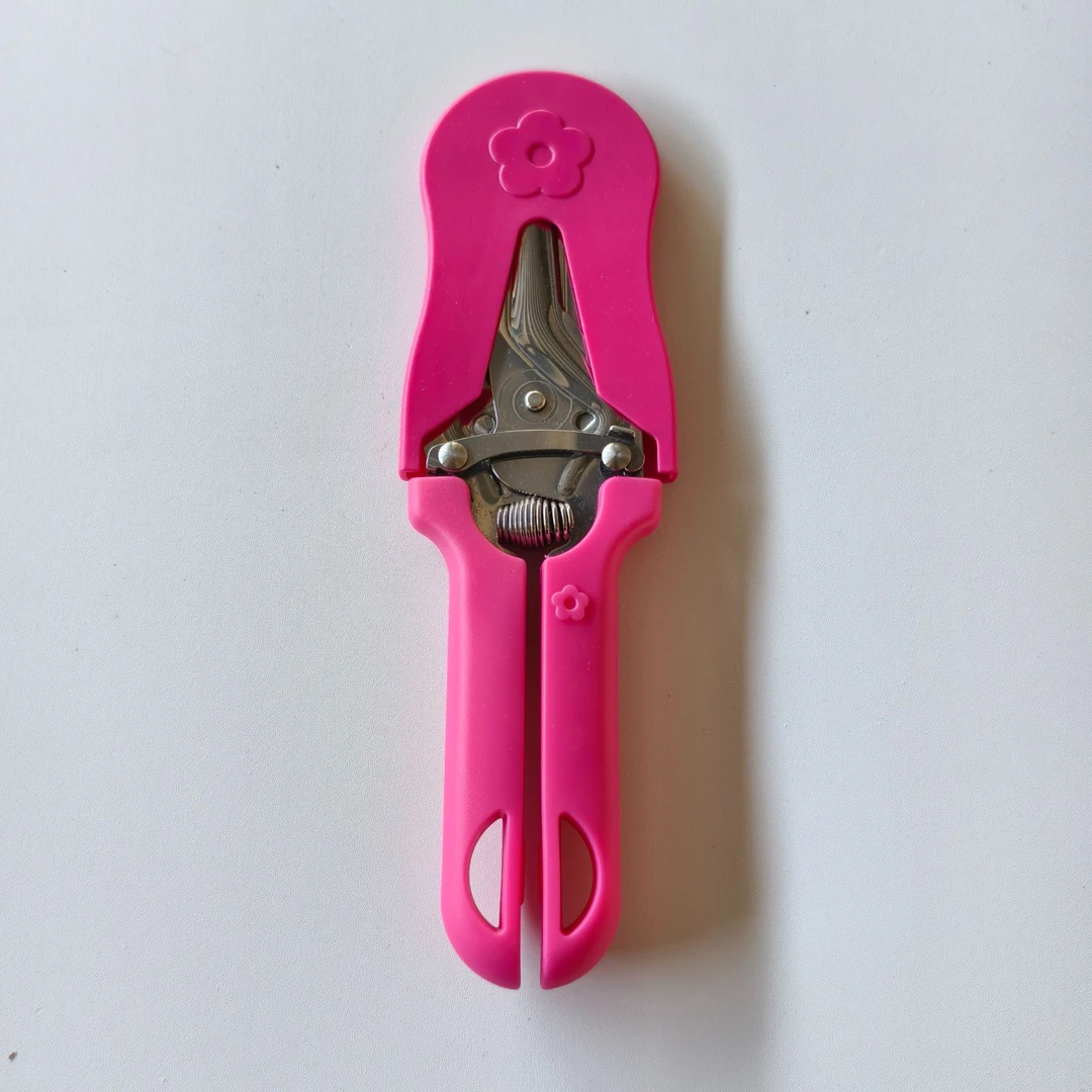 20新人玫红元气磁吸款粉色花朵剪刀带盖厨房剪刀家用不锈钢鸡骨剪