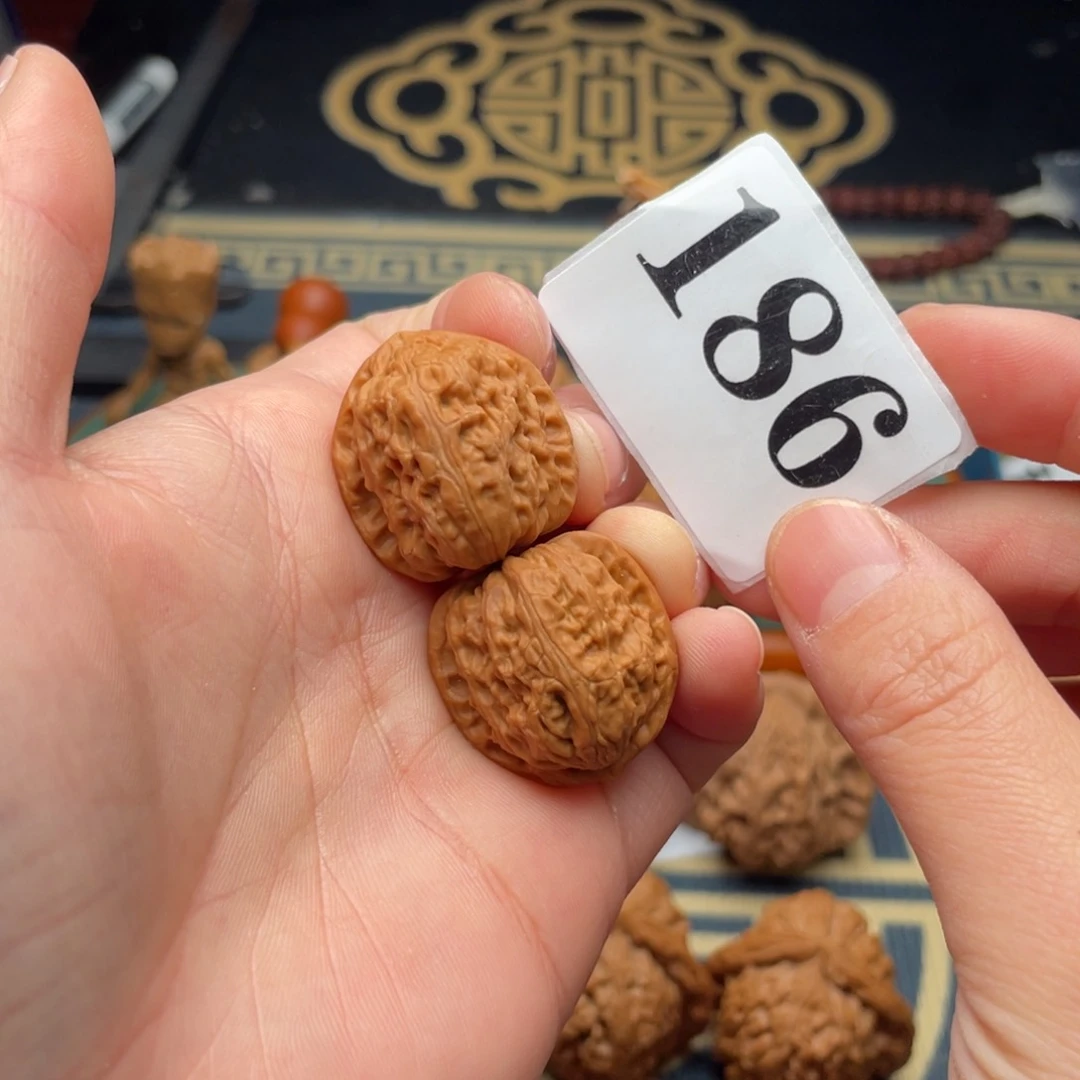 桃核吊坠阳****）25白狮子186号