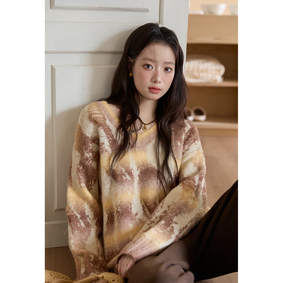 【艾美专属】谜秀黄咖色渐变毛衣 V领绞花针织衫MXE51Z2627