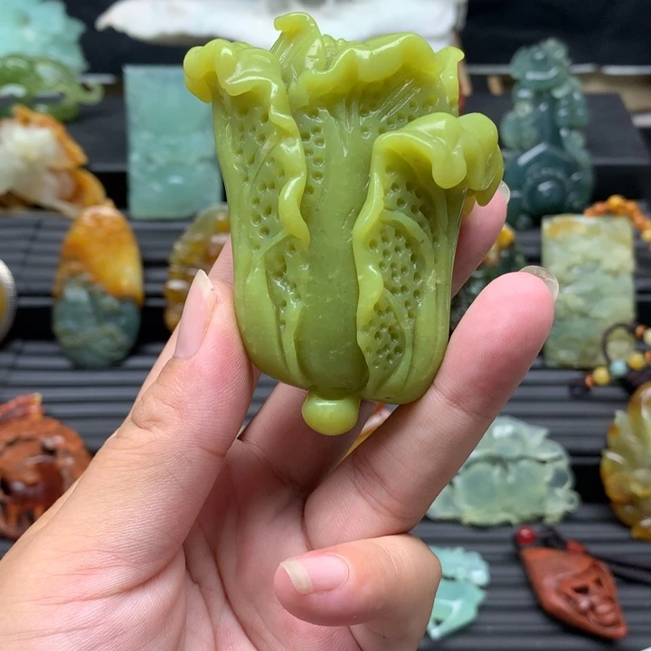 蛇纹石玉未镶嵌颈饰