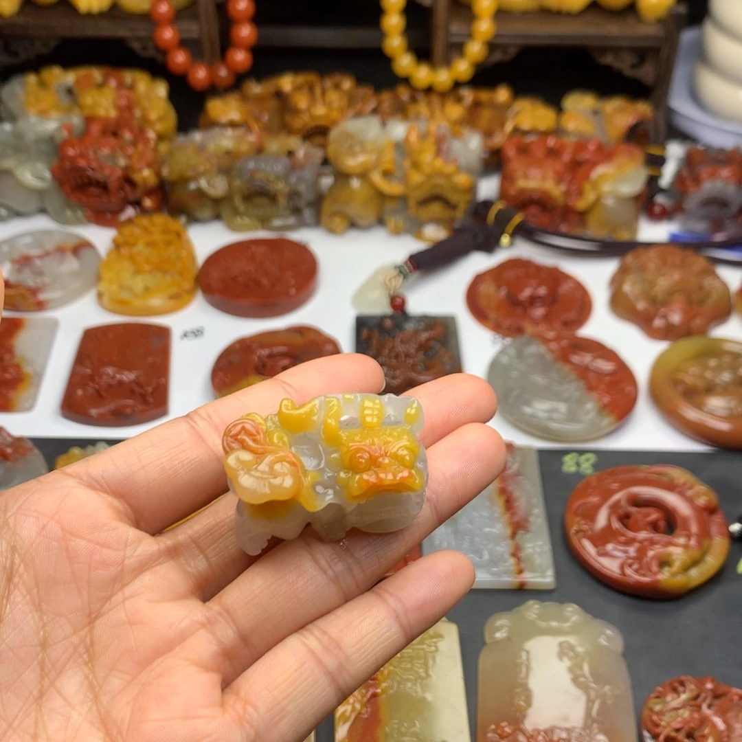 石英质玉（黄龙玉）挂件未镶嵌