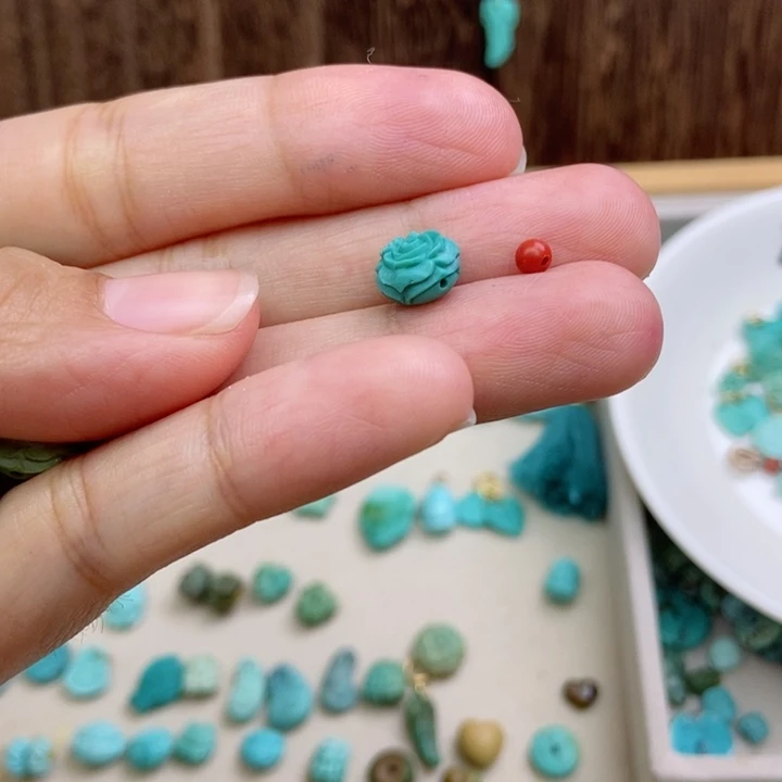 呦***呦未镶嵌南红玛瑙珠宝奇石