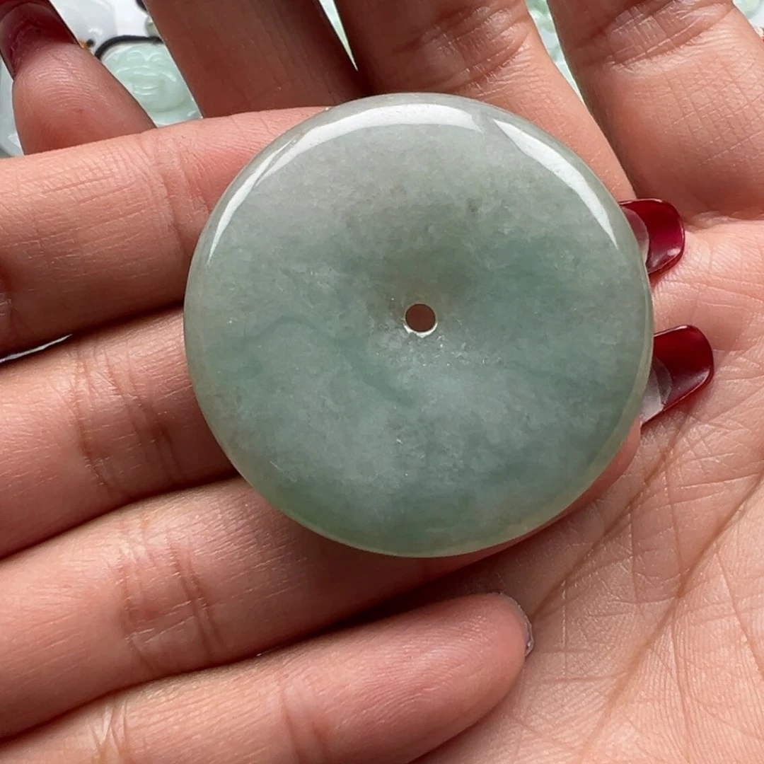 翡翠颈饰未镶嵌平安扣