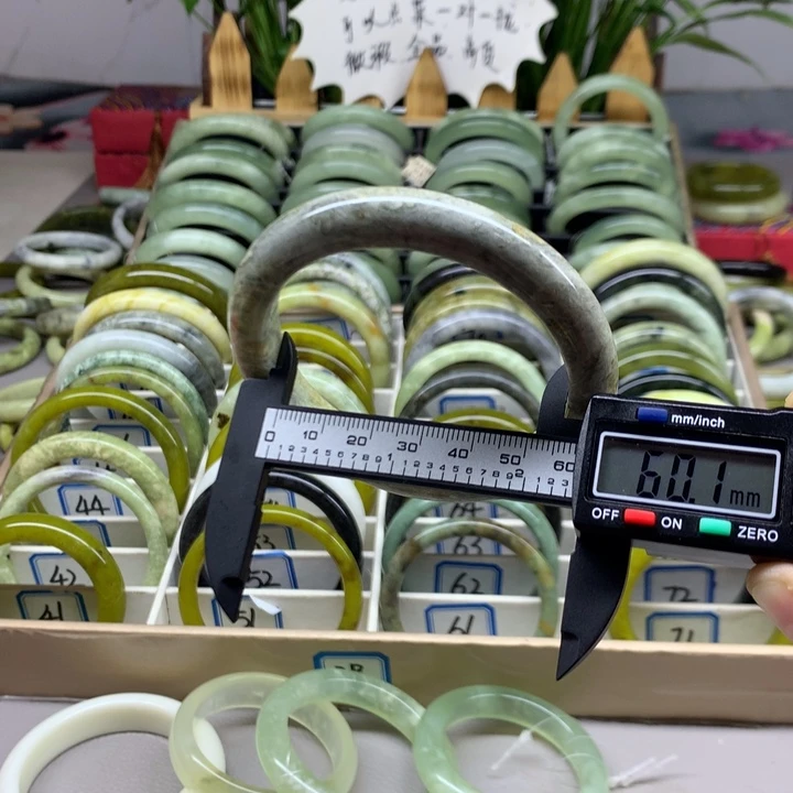 未镶嵌蛇纹石玉手镯41