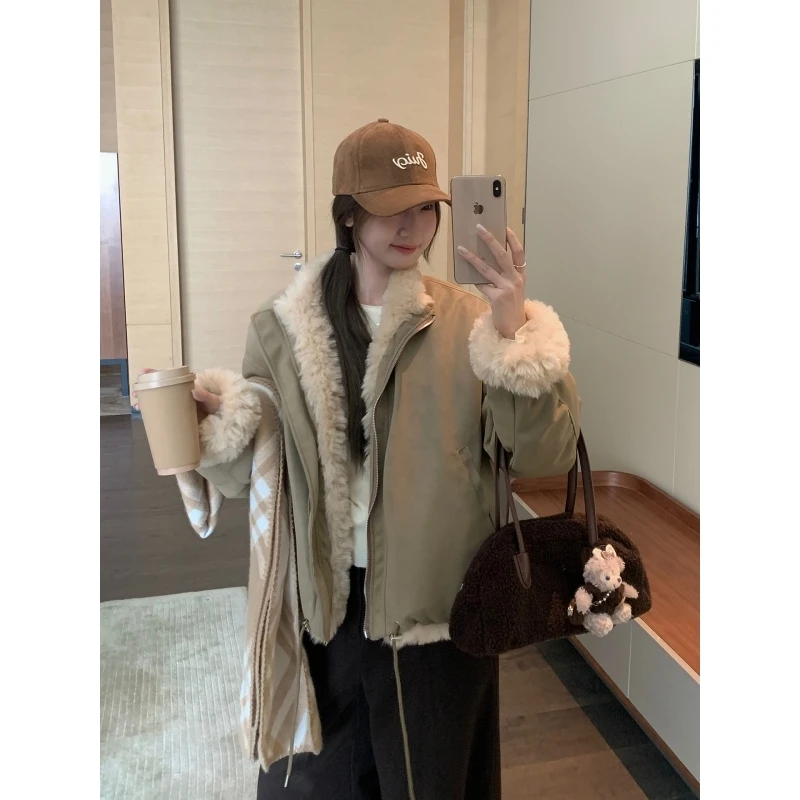 乌77卡其色拼羊羔毛两面穿夹克外套女冬小个子宽松时尚休闲派克服