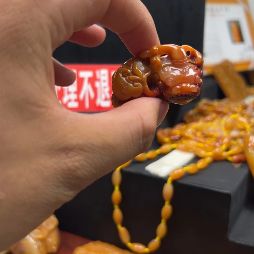 未镶嵌石英质玉（黄龙玉）多样性发货，发其一