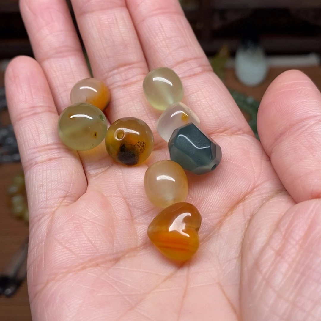 今***朝蛇纹石玉未镶嵌珠子