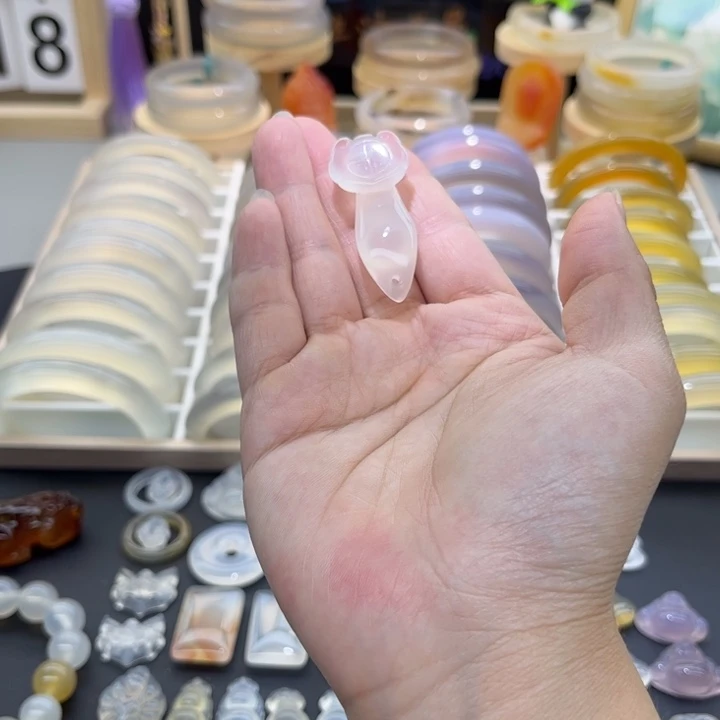 玛瑙/玉髓颈饰未镶嵌诗****豆