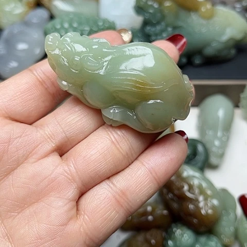 和田玉颈饰未镶嵌龍**人