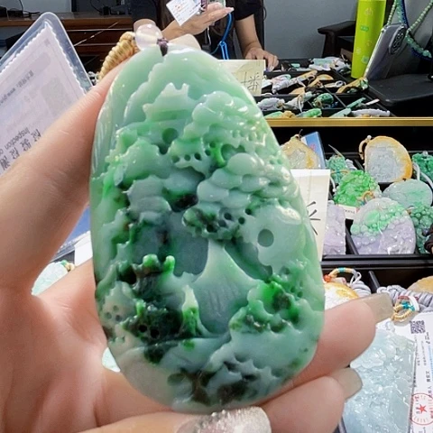 颈饰未镶嵌翡翠一个