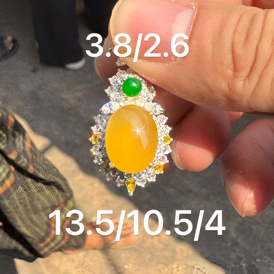 0423(小哪吒在源头)冰种翡翠柠檬黄吊坠干净肉细油性荧光足M150