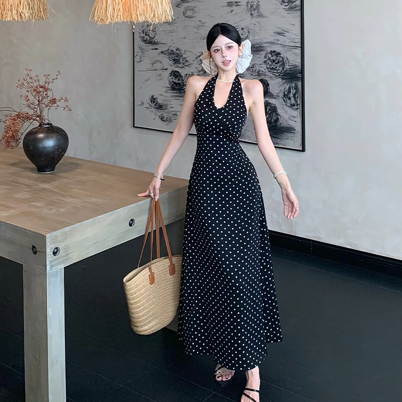法式复古黑色波点显瘦挂脖连衣裙气质度假风性感辣妹收腰长裙子